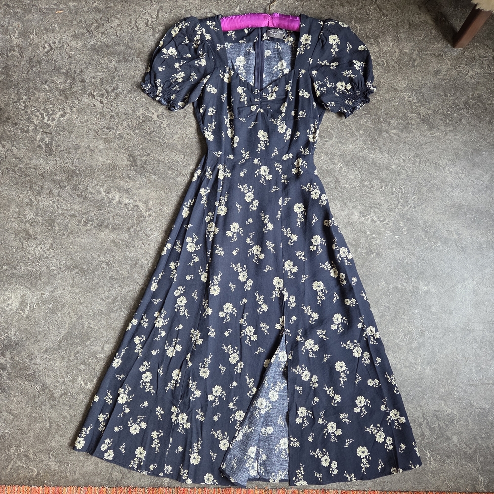 Dress Forum NWOT Linen Like Navy Floral Short Sleeve Puff Sweetheart Neck S